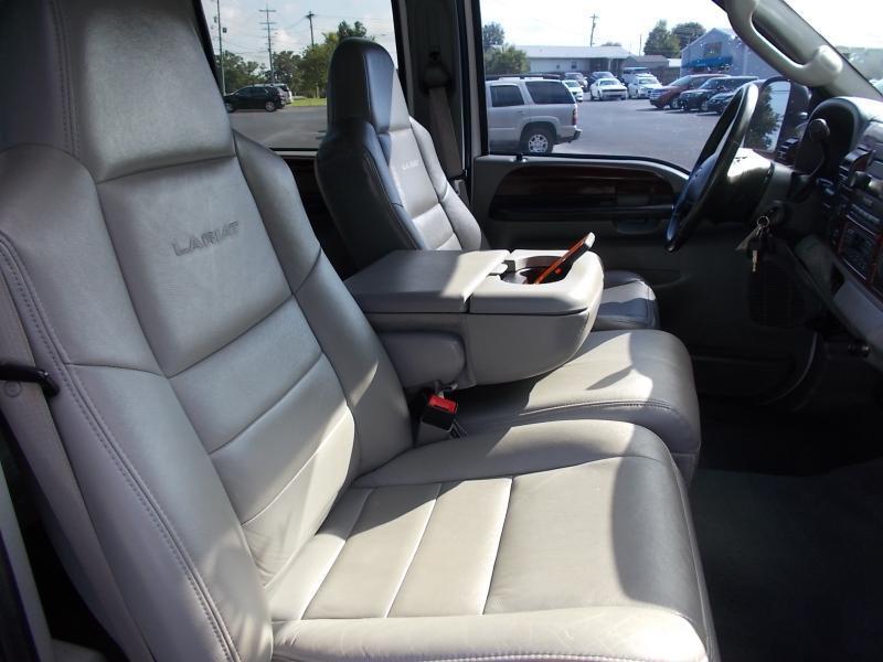 Ford Super Duty F-350 DRW Crew Cab 172" Lariat 4WD 2006