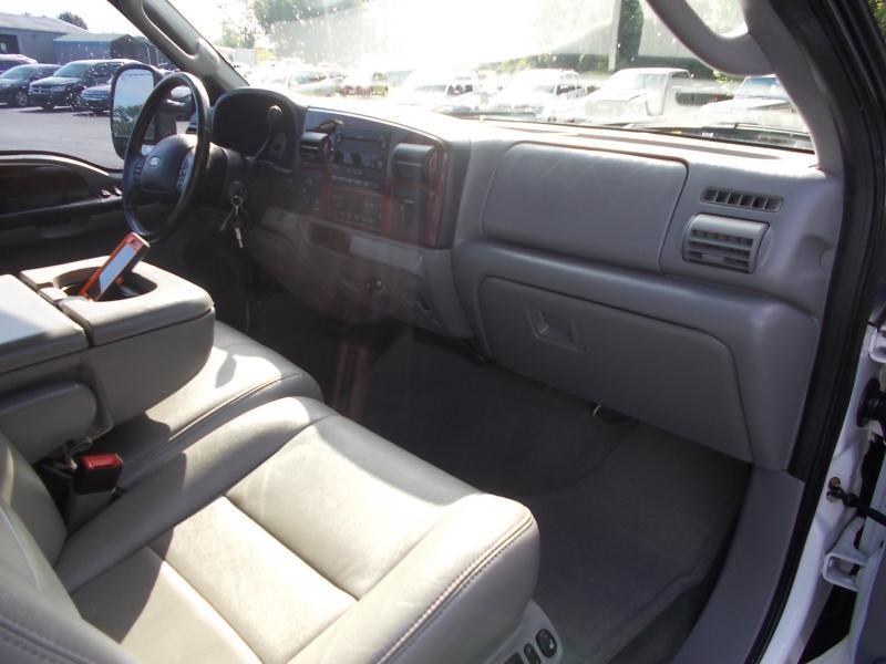 Ford Super Duty F-350 DRW Crew Cab 172" Lariat 4WD 2006