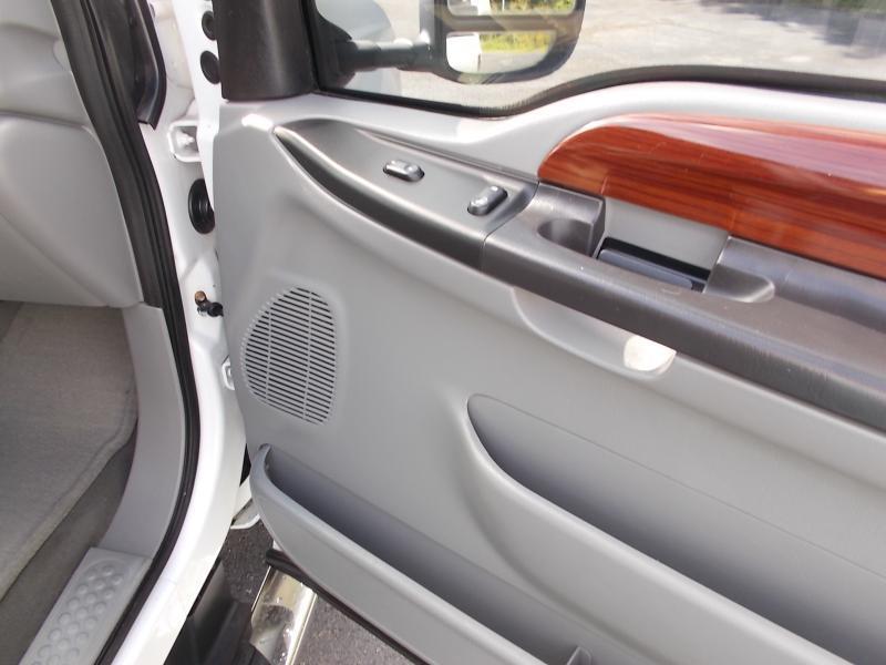 Ford Super Duty F-350 DRW Crew Cab 172" Lariat 4WD 2006