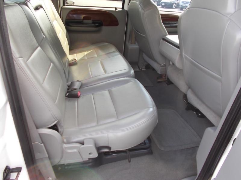 Ford Super Duty F-350 DRW Crew Cab 172" Lariat 4WD 2006