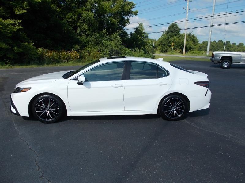 Toyota Camry SE Auto (Natl) 2024