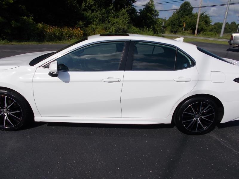 Toyota Camry SE Auto (Natl) 2024