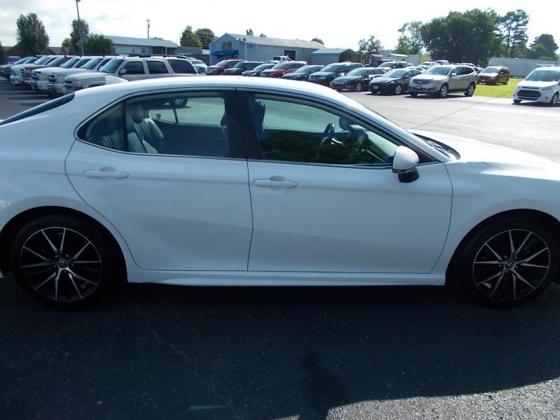 Toyota Camry SE Auto (Natl) 2024