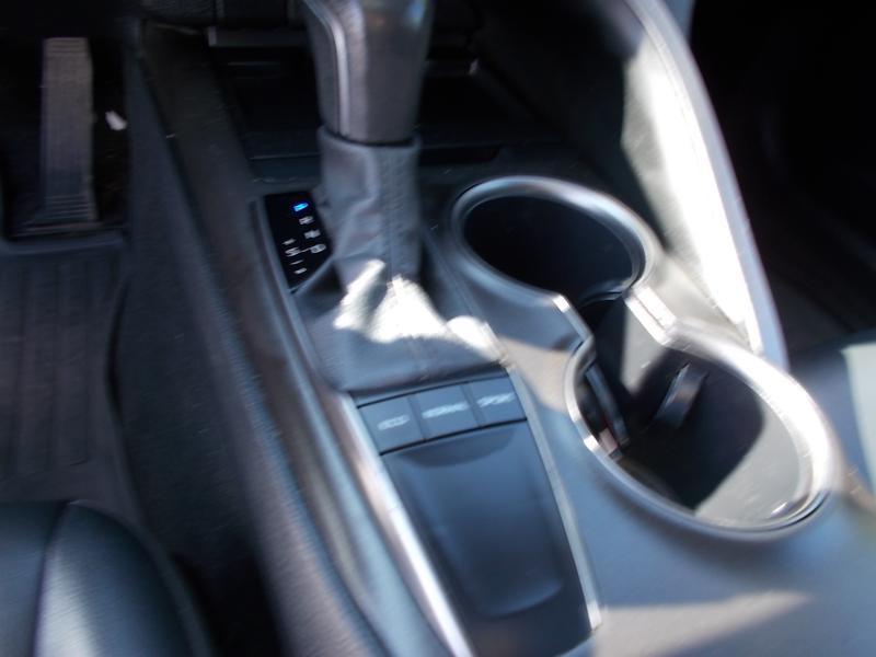 Toyota Camry SE Auto (Natl) 2024