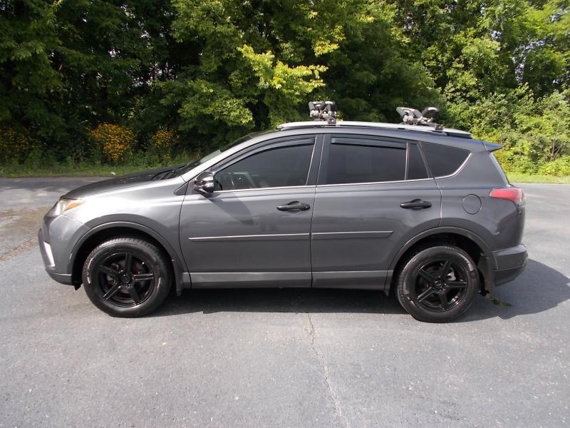 Toyota RAV4 XLE AWD (Natl) 2017