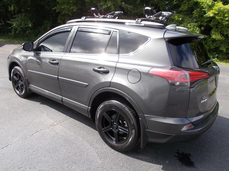 Toyota RAV4 XLE AWD (Natl) 2017