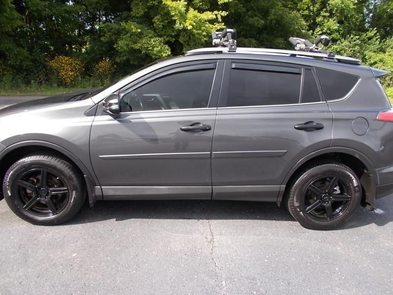 Toyota RAV4 XLE AWD (Natl) 2017
