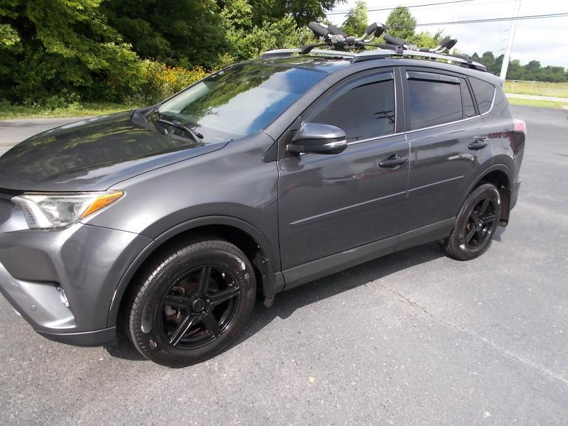 Toyota RAV4 XLE AWD (Natl) 2017