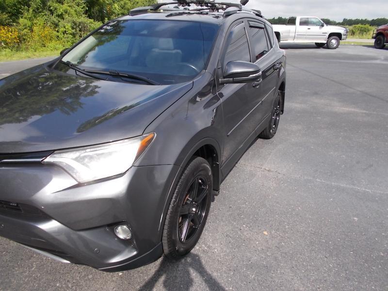 Toyota RAV4 XLE AWD (Natl) 2017