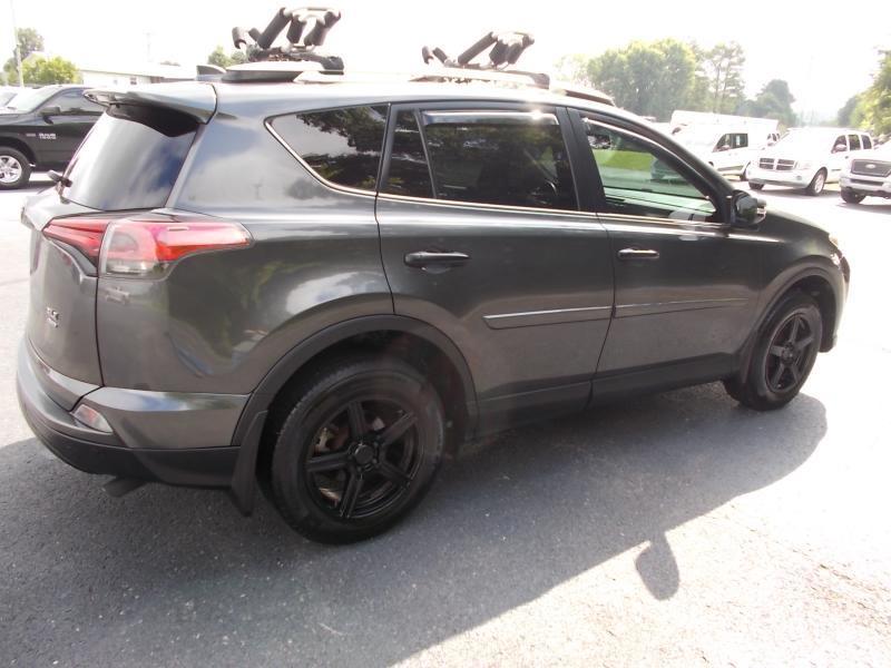 Toyota RAV4 XLE AWD (Natl) 2017
