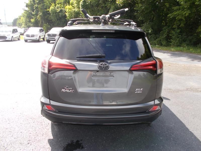 Toyota RAV4 XLE AWD (Natl) 2017