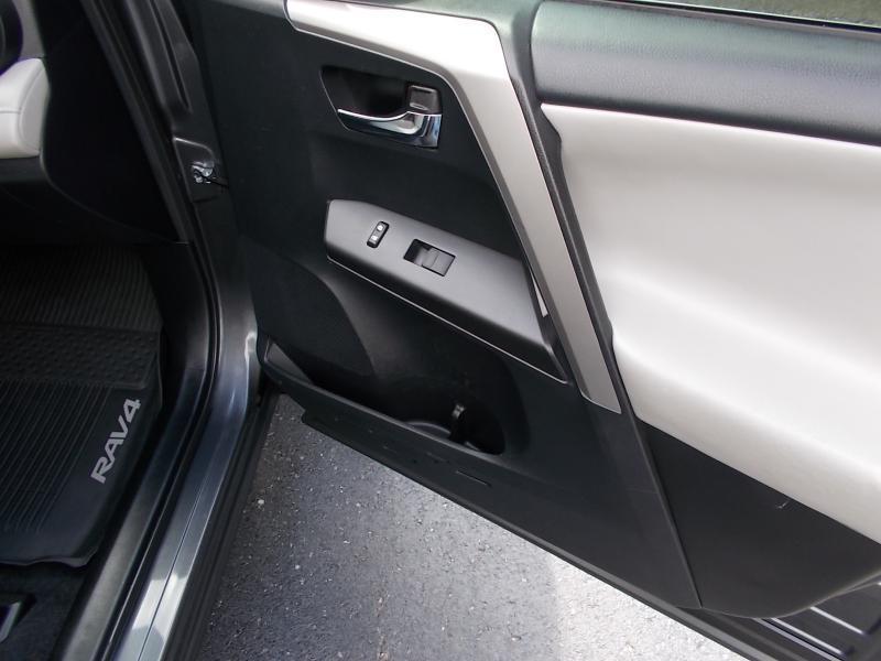 Toyota RAV4 XLE AWD (Natl) 2017