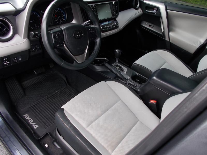 Toyota RAV4 XLE AWD (Natl) 2017