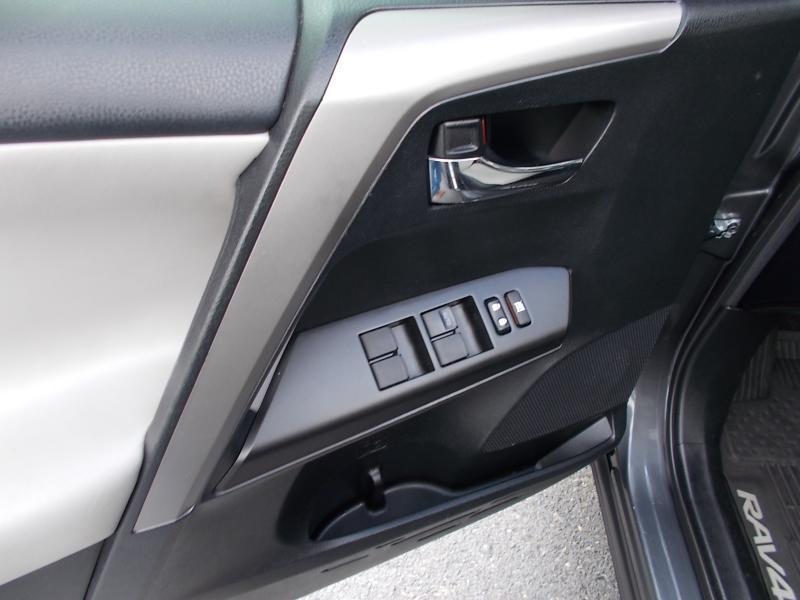 Toyota RAV4 XLE AWD (Natl) 2017