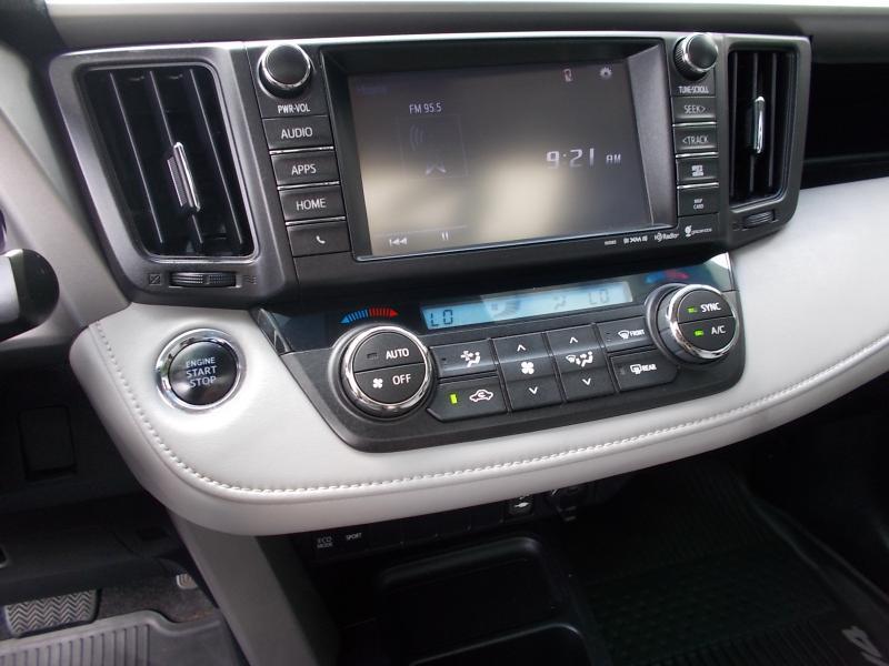 Toyota RAV4 XLE AWD (Natl) 2017