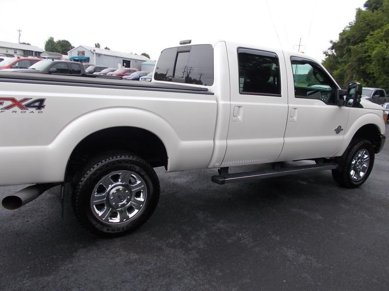 Ford Super Duty F-350 SRW 4WD Crew Cab 156" Lariat 2016