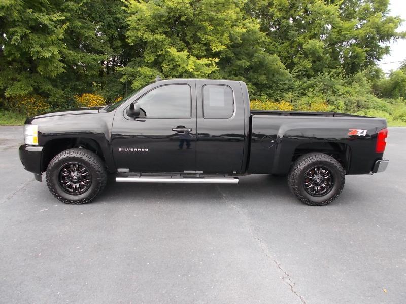 Chevrolet Silverado 1500 4WD Ext Cab 143.5" LTZ 2012