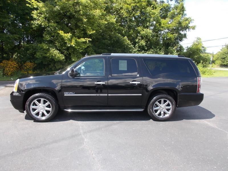 GMC Yukon XL AWD 4dr 1500 Denali 2012