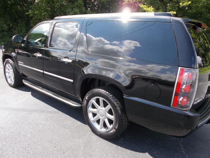 GMC Yukon XL AWD 4dr 1500 Denali 2012
