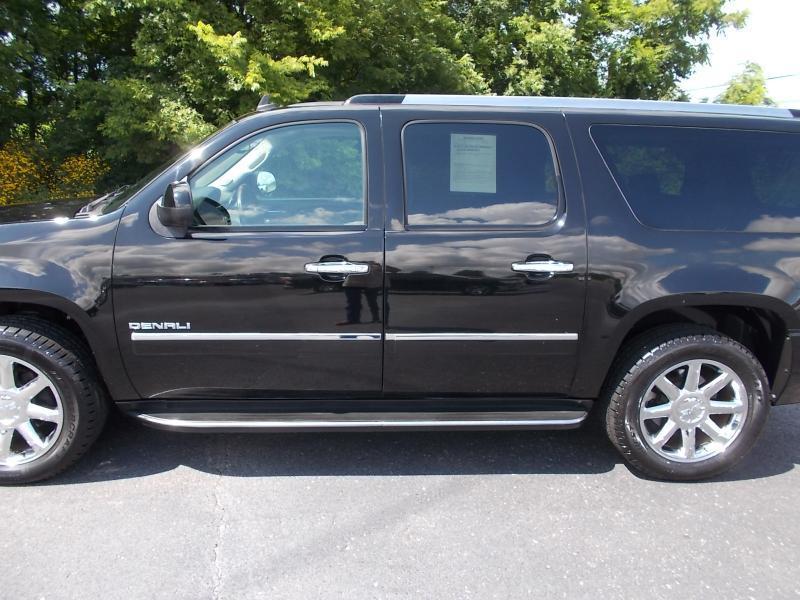 GMC Yukon XL AWD 4dr 1500 Denali 2012