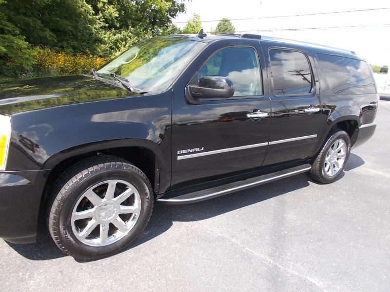 GMC Yukon XL AWD 4dr 1500 Denali 2012