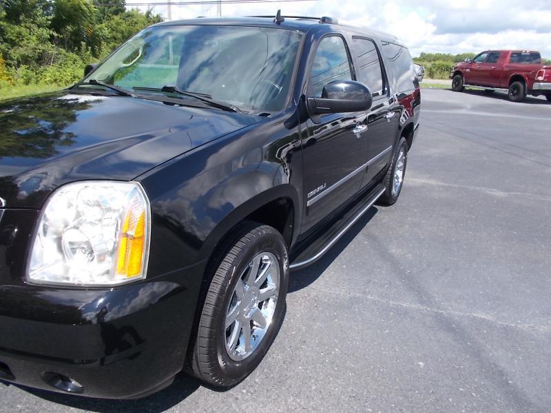 GMC Yukon XL AWD 4dr 1500 Denali 2012