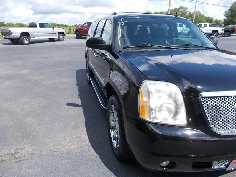 GMC Yukon XL AWD 4dr 1500 Denali 2012