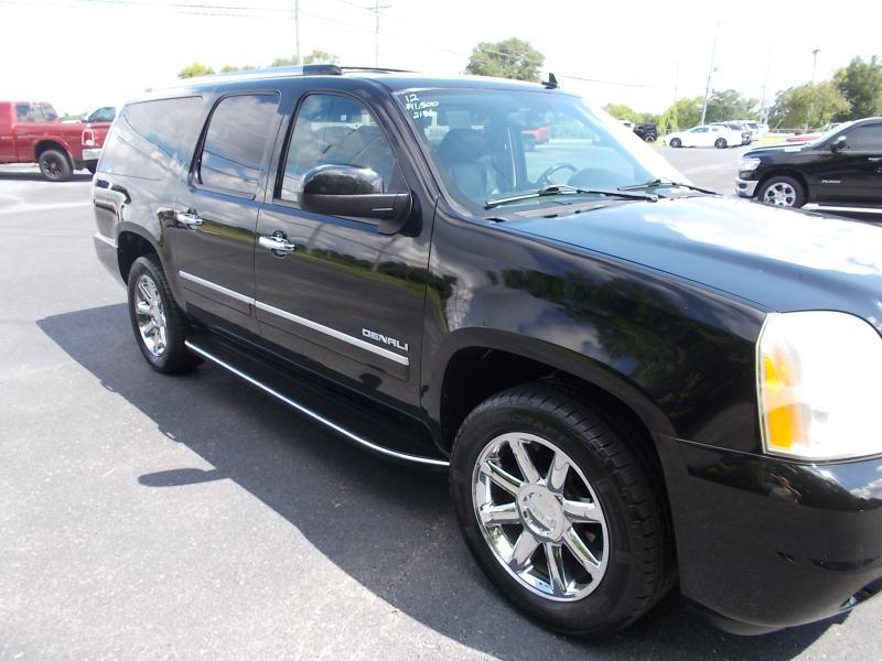 GMC Yukon XL AWD 4dr 1500 Denali 2012