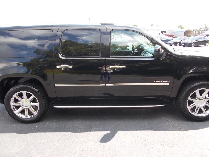 GMC Yukon XL AWD 4dr 1500 Denali 2012