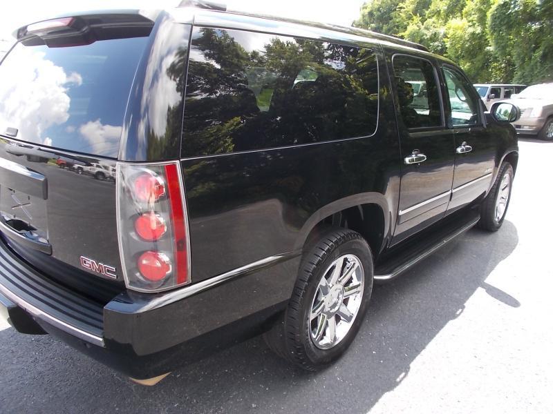 GMC Yukon XL AWD 4dr 1500 Denali 2012