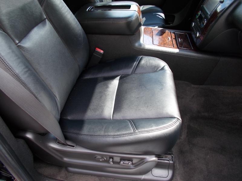 GMC Yukon XL AWD 4dr 1500 Denali 2012