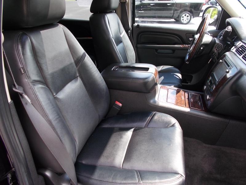 GMC Yukon XL AWD 4dr 1500 Denali 2012