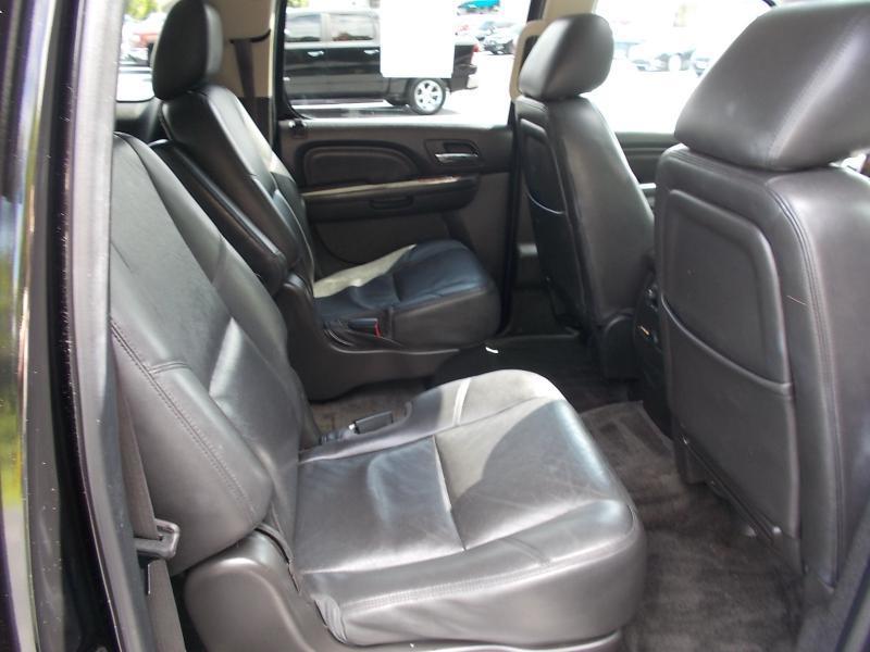 GMC Yukon XL AWD 4dr 1500 Denali 2012