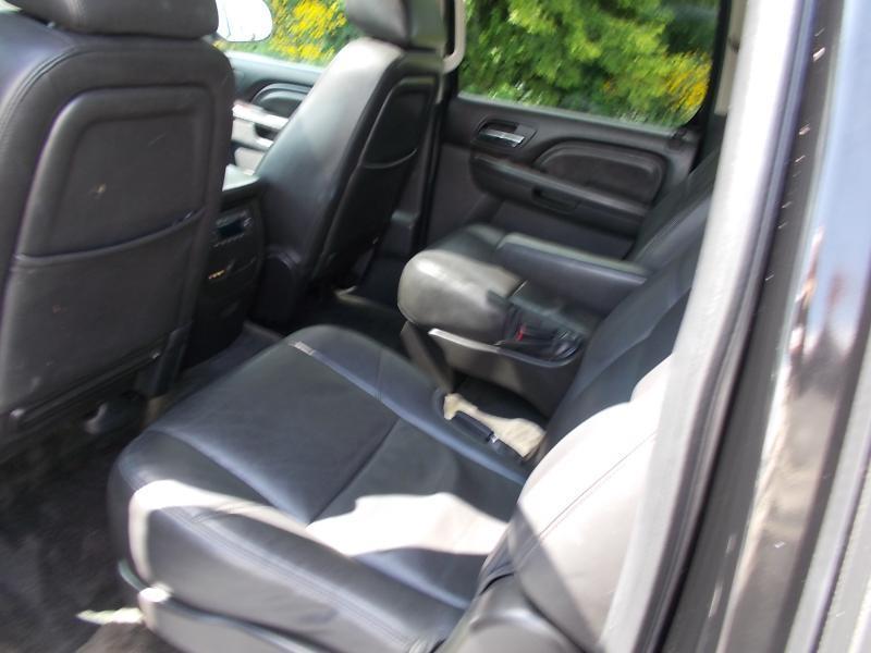 GMC Yukon XL AWD 4dr 1500 Denali 2012
