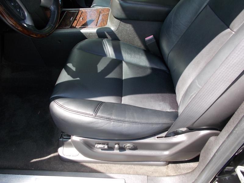 GMC Yukon XL AWD 4dr 1500 Denali 2012