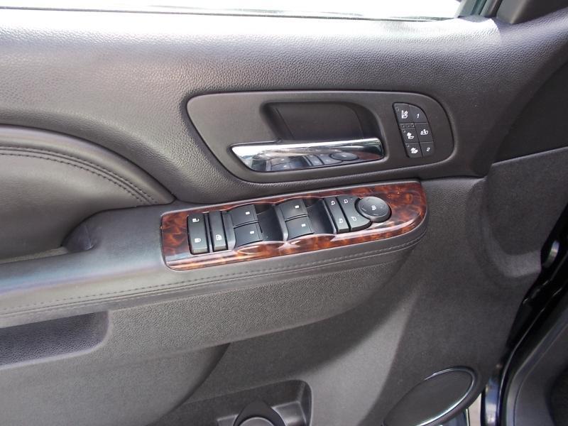 GMC Yukon XL AWD 4dr 1500 Denali 2012