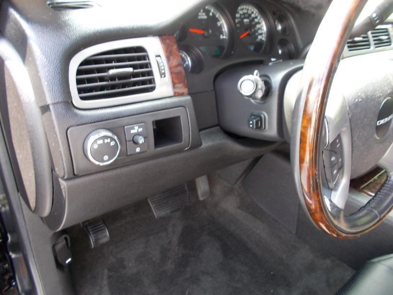GMC Yukon XL AWD 4dr 1500 Denali 2012