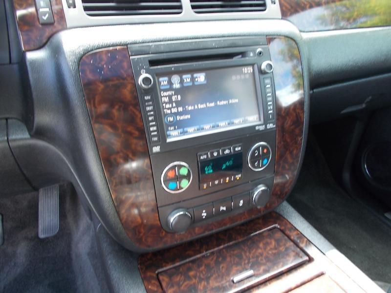 GMC Yukon XL AWD 4dr 1500 Denali 2012