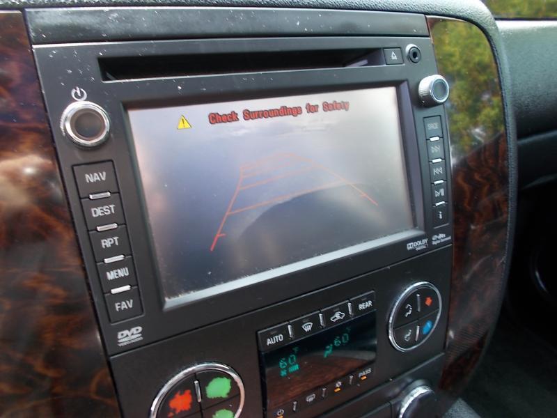 GMC Yukon XL AWD 4dr 1500 Denali 2012