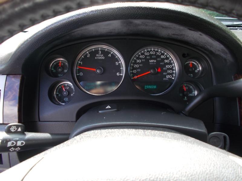 GMC Yukon XL AWD 4dr 1500 Denali 2012