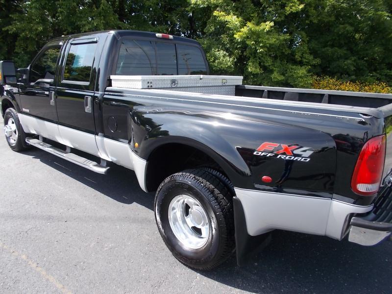 Ford Super Duty F-350 DRW Crew Cab 172" Lariat 4WD 2004