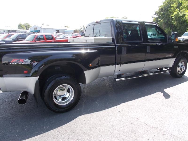 Ford Super Duty F-350 DRW Crew Cab 172" Lariat 4WD 2004