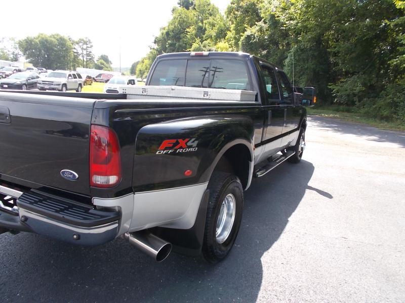 Ford Super Duty F-350 DRW Crew Cab 172" Lariat 4WD 2004
