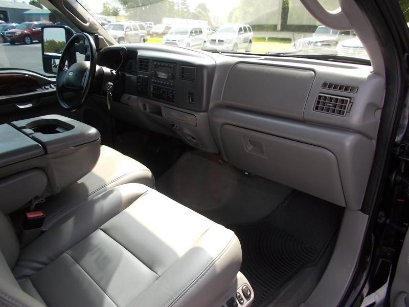 Ford Super Duty F-350 DRW Crew Cab 172" Lariat 4WD 2004
