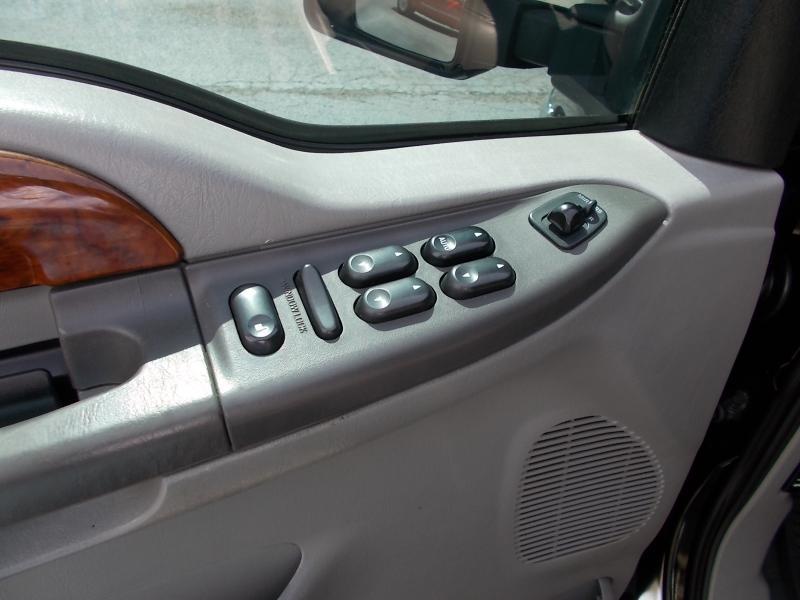 Ford Super Duty F-350 DRW Crew Cab 172" Lariat 4WD 2004