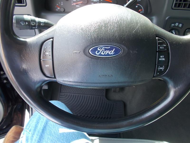Ford Super Duty F-350 DRW Crew Cab 172" Lariat 4WD 2004