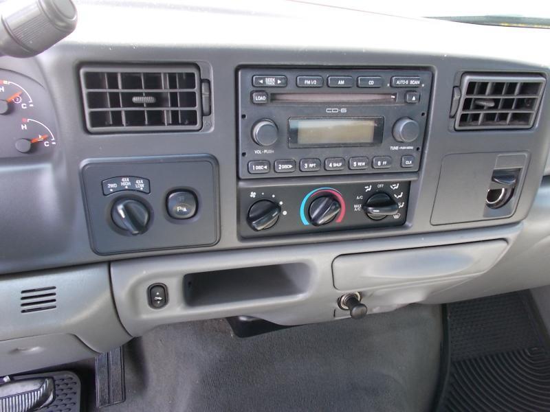 Ford Super Duty F-350 DRW Crew Cab 172" Lariat 4WD 2004
