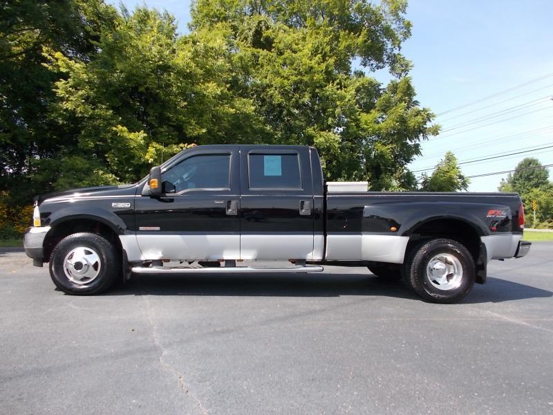 Ford Super Duty F-350 DRW Crew Cab 172" Lariat 4WD 2004