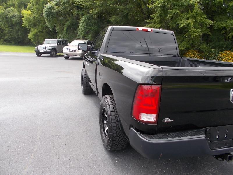 RAM 1500 4WD Reg Cab 120.5" ST 2012