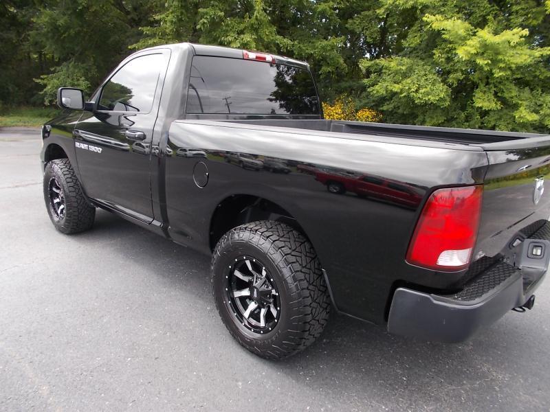 RAM 1500 4WD Reg Cab 120.5" ST 2012
